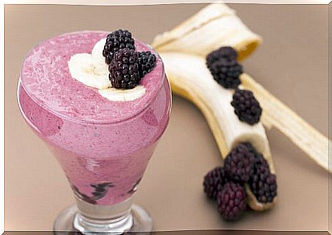 banana and blackberry smoothie