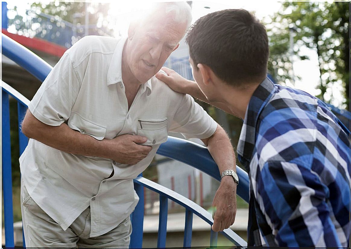 Man helps a heart attack.