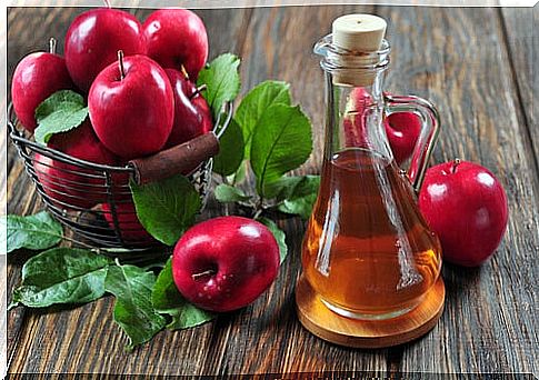 Natural apple cider vinegar conditioner