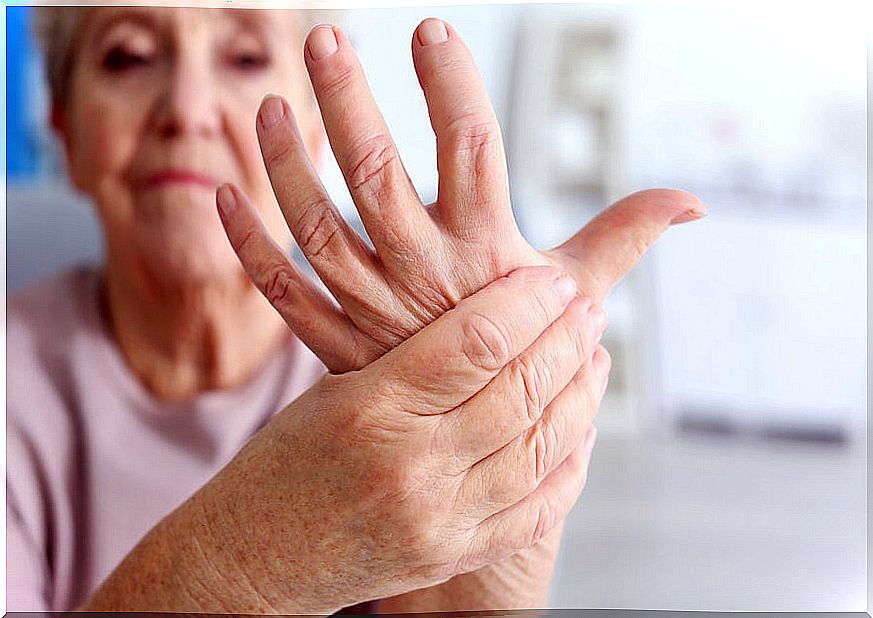 Woman holding her hand.