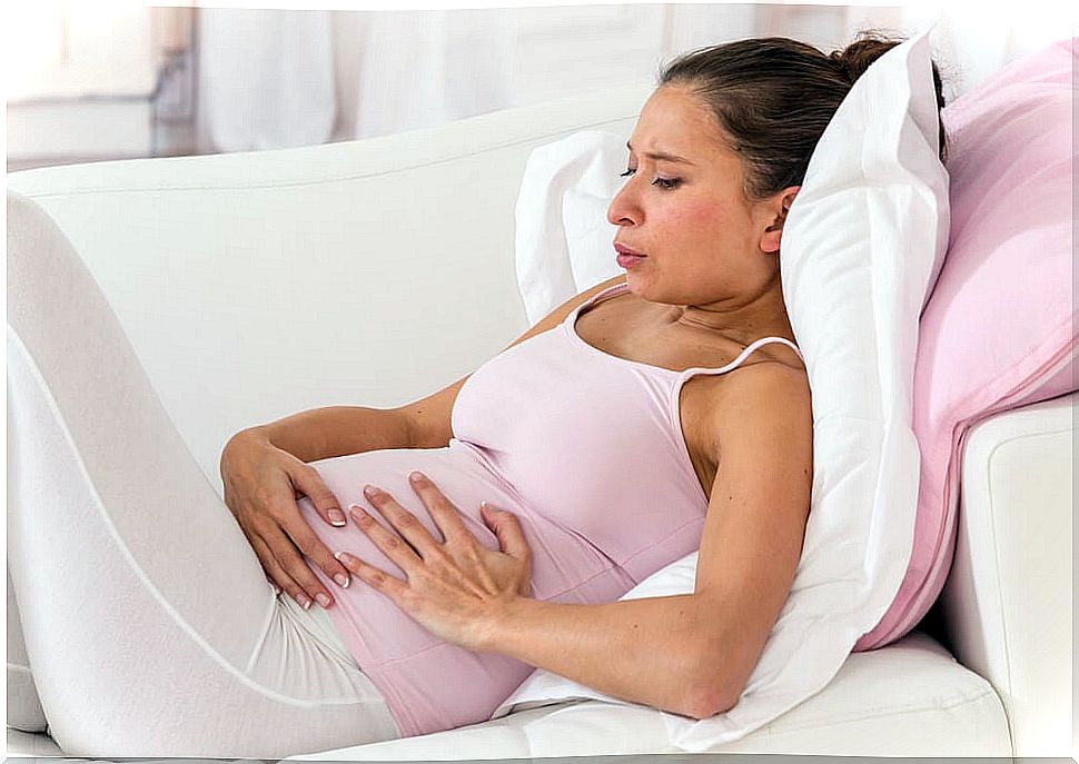 woman with contractions